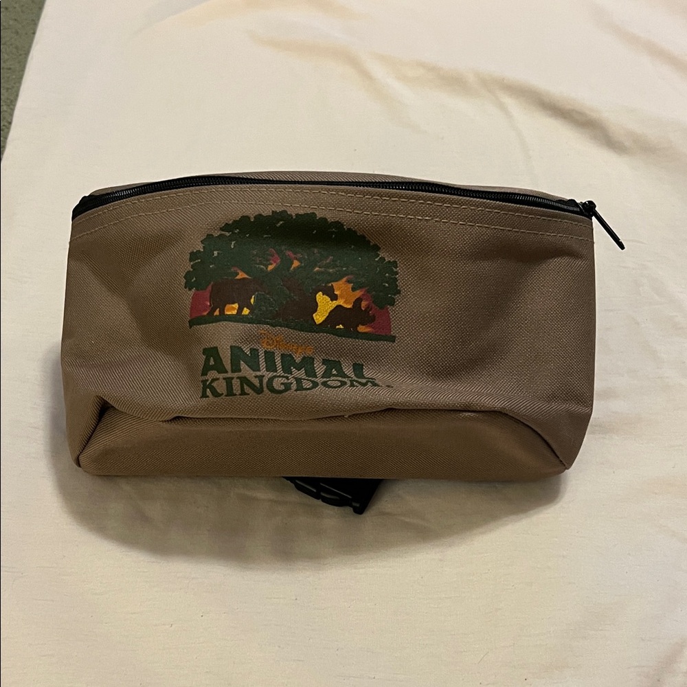 Walt Disney Animal Kingdom Fanny pack. Great cond. tan.